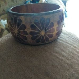 3 bracelets 1necklace